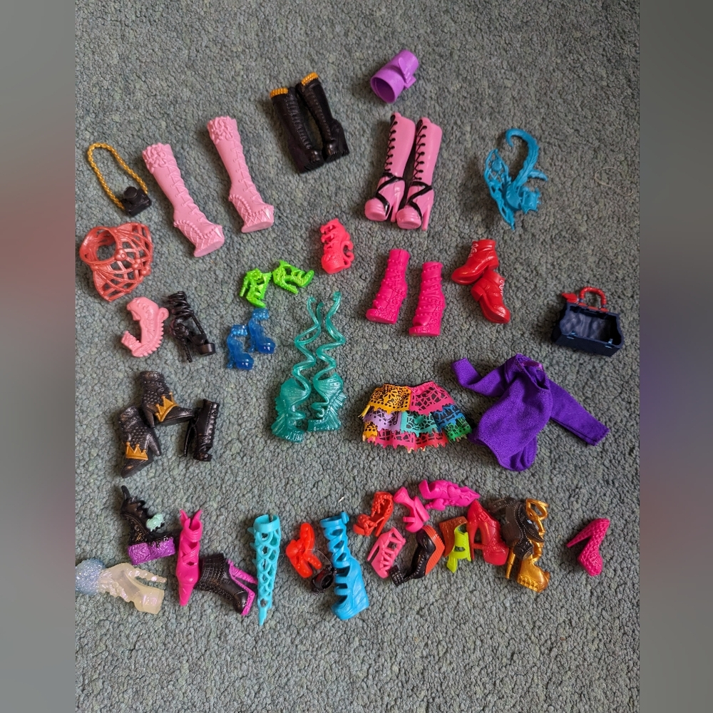 Monster High accessories bundle